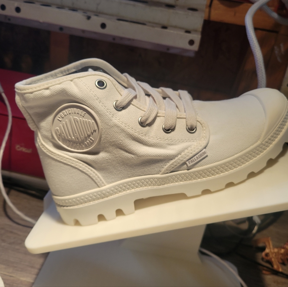 Palladium NEW Womans Pampa Hi Top White Canvas Sneakers Size 6.5 Or 8.5